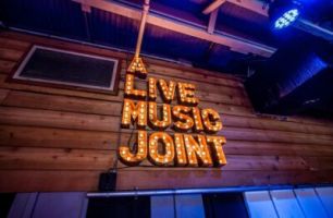 restaurants with live music raleigh Tin Roof