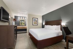 Guest room at the Baymont by Wyndham Wilmington in Wilmington, North Carolina